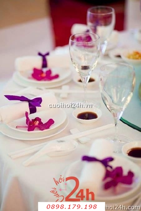 Dịch vụ cưới hỏi 24h trọn vẹn ngày vui chuyên trang trí nhà đám cưới hỏi và nhà hàng tiệc cưới | Trang trí bàn tiệc 5